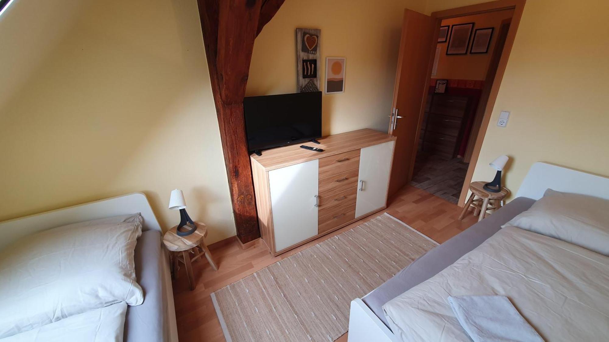 Ferienwohnung Im Gutshof Direkt Gegenueber Dem Schloss, Rhododendronpark Mit Terrasse Und Wlan Kromlau エクステリア 写真