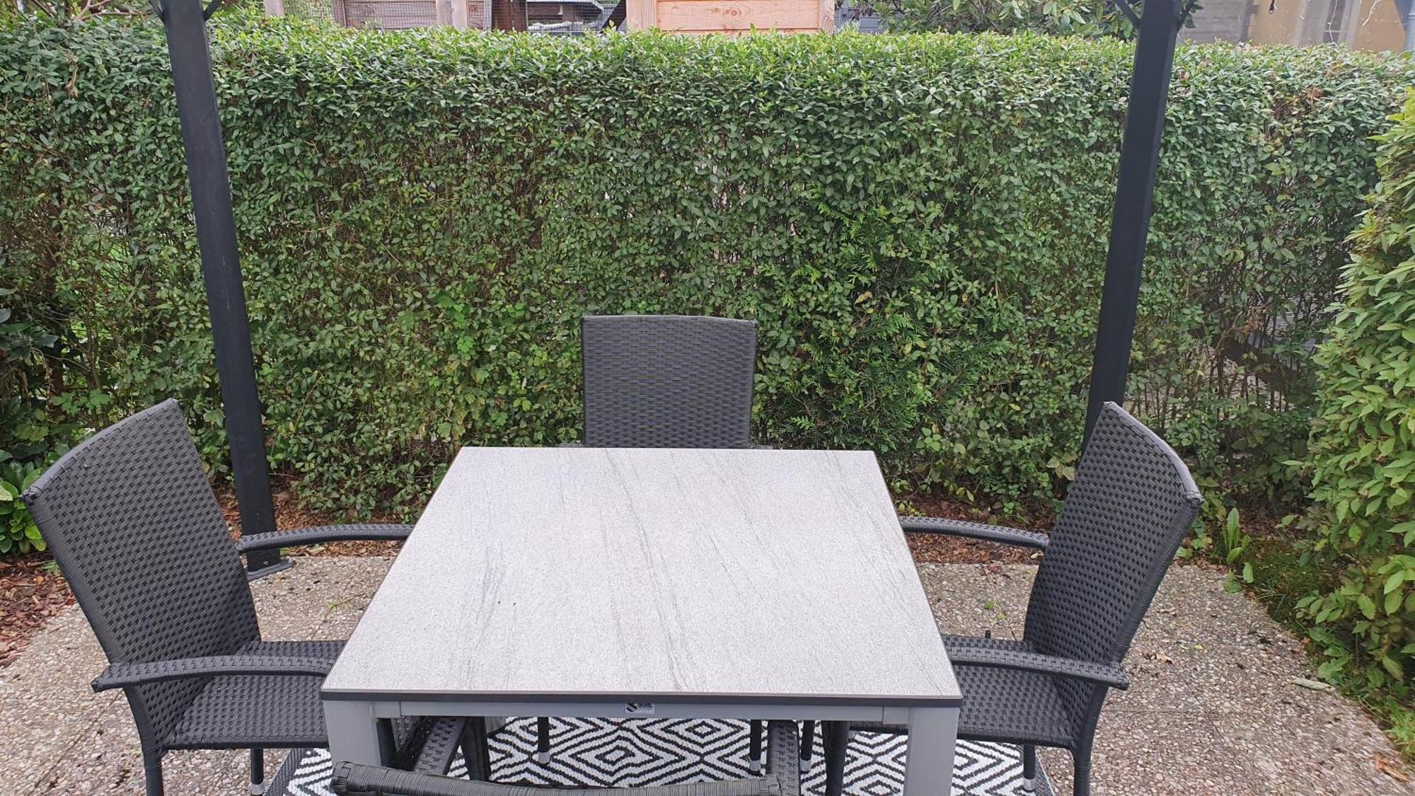 Ferienwohnung Im Gutshof Direkt Gegenueber Dem Schloss, Rhododendronpark Mit Terrasse Und Wlan Kromlau エクステリア 写真