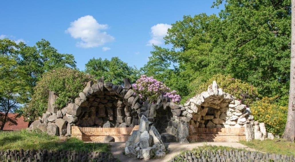 Ferienwohnung Im Gutshof Direkt Gegenueber Dem Schloss, Rhododendronpark Mit Terrasse Und Wlan Kromlau エクステリア 写真